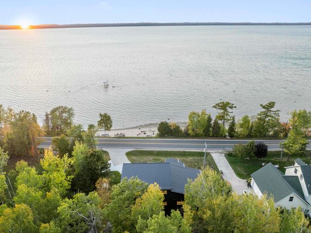 10191 Peninsula Drive, Traverse City, MI 49686