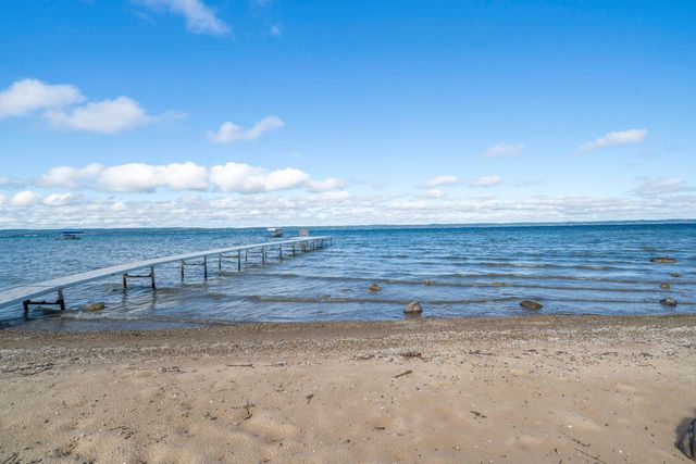 10191 Peninsula Drive, Traverse City, MI 49686