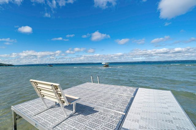 10191 Peninsula Drive, Traverse City, MI 49686