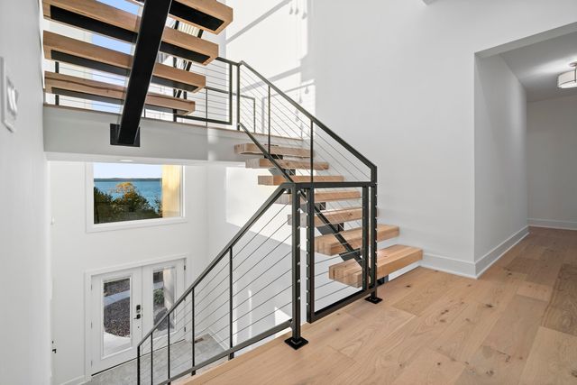 10191 Peninsula Drive, Traverse City, MI 49686