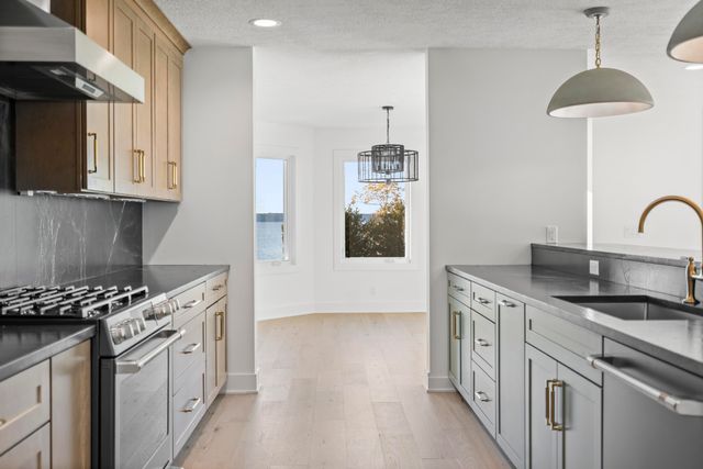 10191 Peninsula Drive, Traverse City, MI 49686