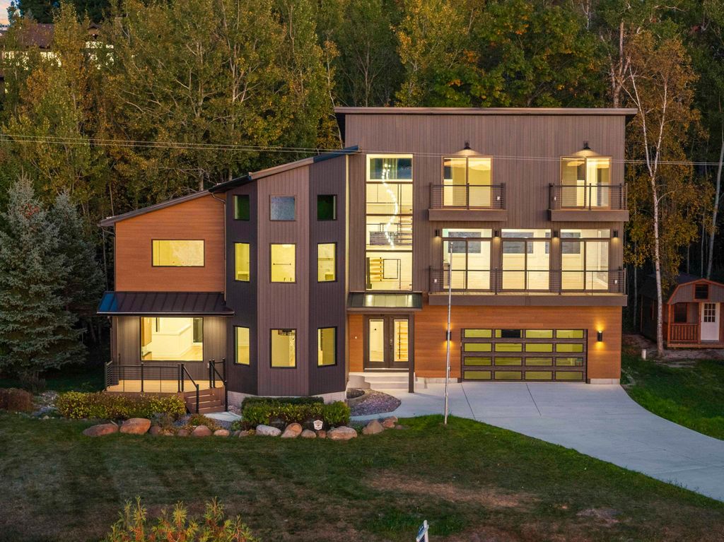 10191 Peninsula Drive, Traverse City, MI 49686