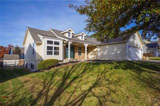 495 E 13th Street, Tonganoxie, KS 66086