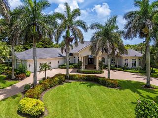 1633 CHINABERRY WAY, Naples, FL 34105
