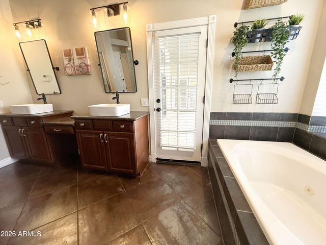 902 W Sherri Drive, Gilbert, AZ 85233