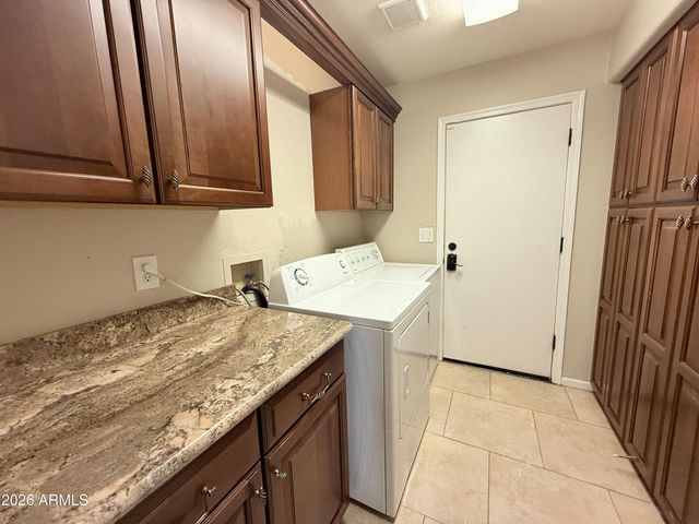 902 W Sherri Drive, Gilbert, AZ 85233