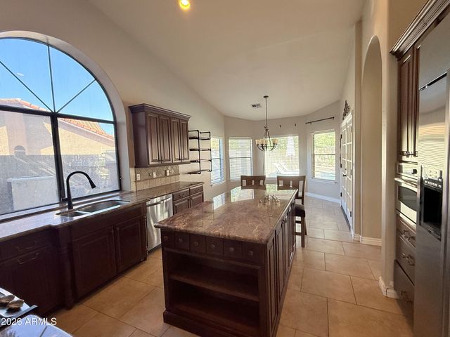 902 W Sherri Drive, Gilbert, AZ 85233