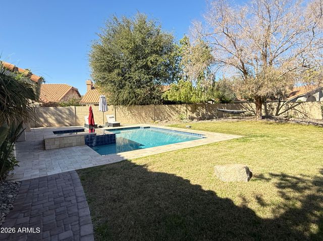 902 W Sherri Drive, Gilbert, AZ 85233