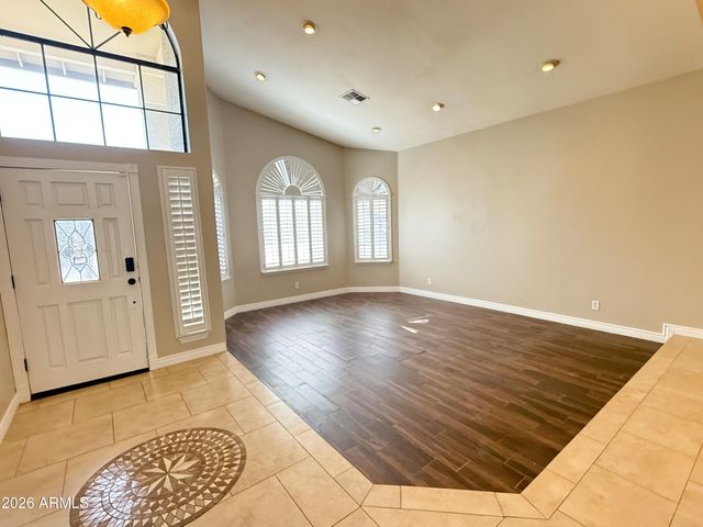 902 W Sherri Drive, Gilbert, AZ 85233