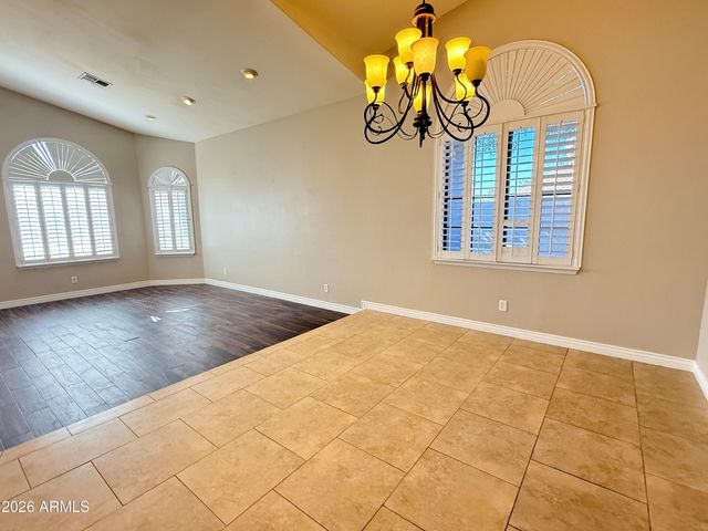 902 W Sherri Drive, Gilbert, AZ 85233