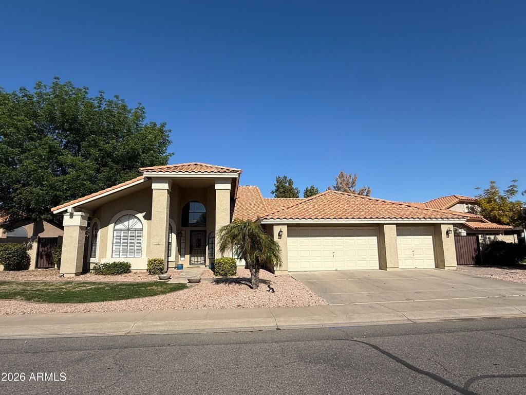 902 W Sherri Drive, Gilbert, AZ 85233