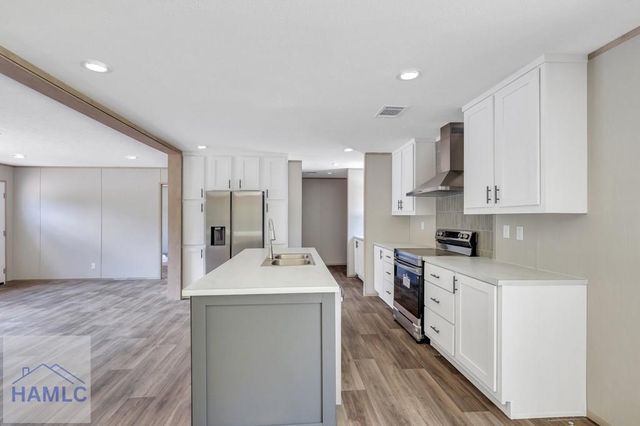 1270 Oak Street, Jesup, GA 31545