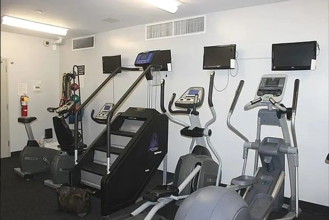 2145 44th Dr Apt 1I, New York City, NY 11101