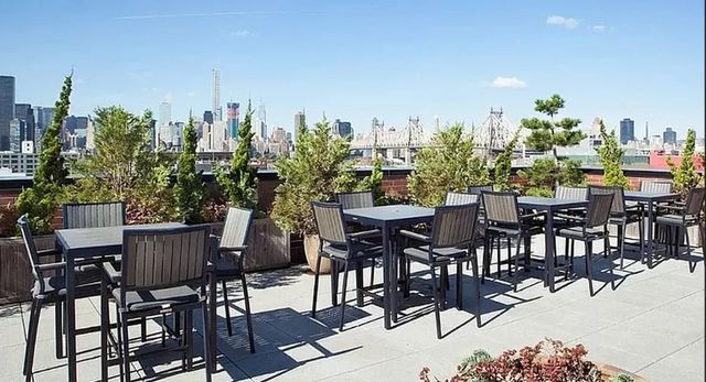 2145 44th Dr Apt 1I, New York City, NY 11101