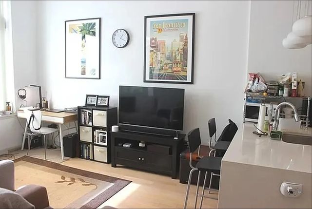 2145 44th Dr Apt 1I, New York City, NY 11101
