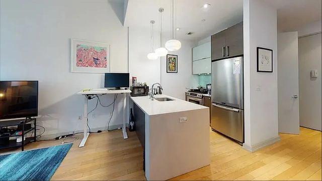 2145 44th Dr Apt 1I, New York City, NY 11101