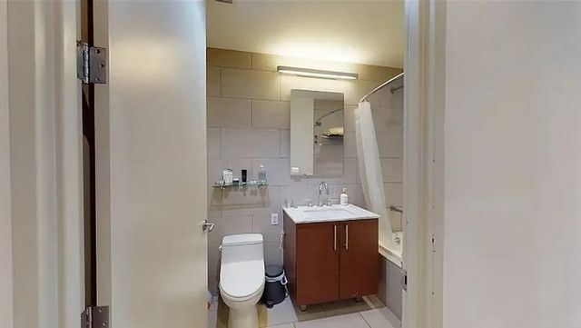 2145 44th Dr Apt 1I, New York City, NY 11101