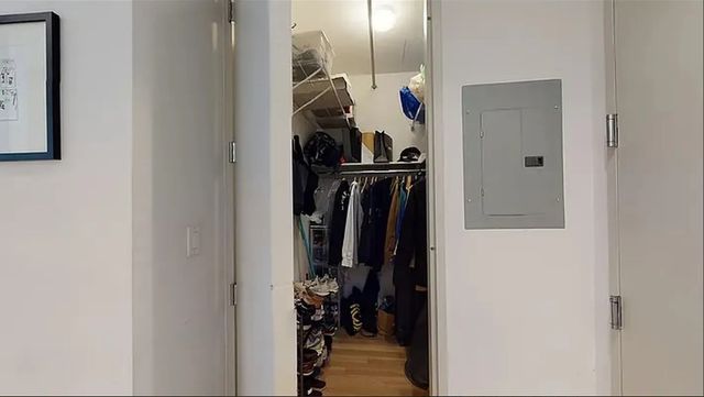 2145 44th Dr Apt 1I, New York City, NY 11101
