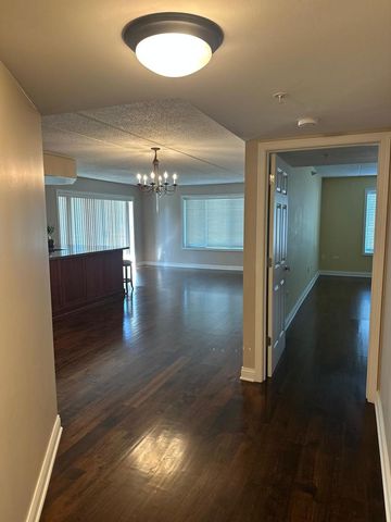430 S Western Avenue 203, Des Plaines, IL 60016