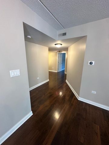430 S Western Avenue 203, Des Plaines, IL 60016