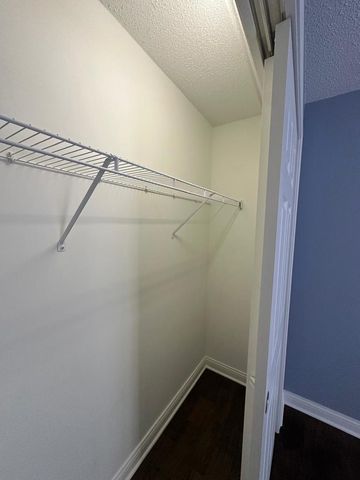 430 S Western Avenue 203, Des Plaines, IL 60016