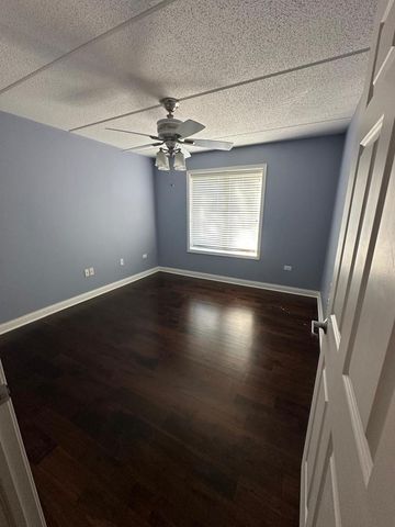 430 S Western Avenue 203, Des Plaines, IL 60016