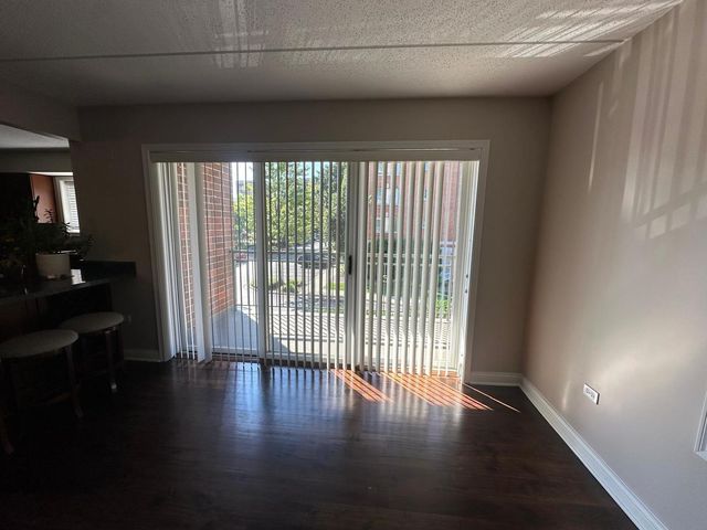 430 S Western Avenue 203, Des Plaines, IL 60016