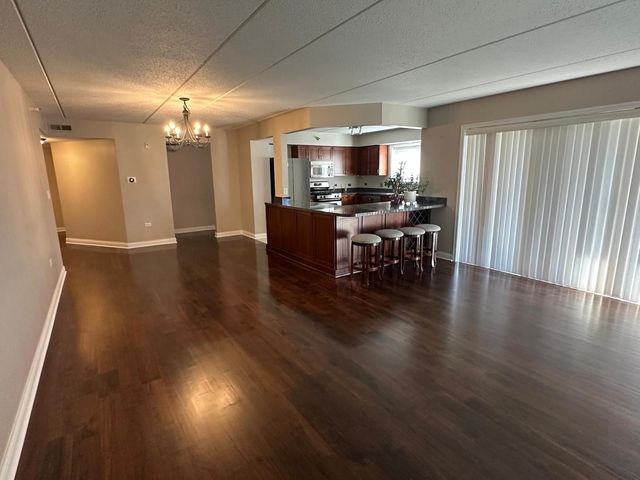430 S Western Avenue 203, Des Plaines, IL 60016
