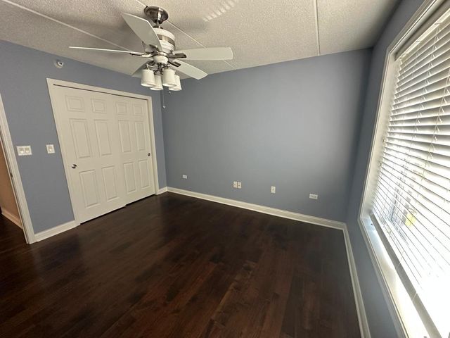 430 S Western Avenue 203, Des Plaines, IL 60016