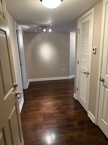 430 S Western Avenue 203, Des Plaines, IL 60016