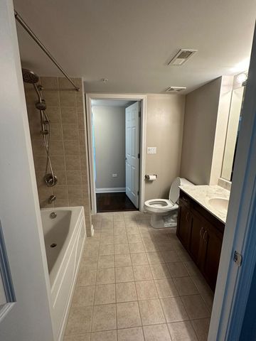 430 S Western Avenue 203, Des Plaines, IL 60016
