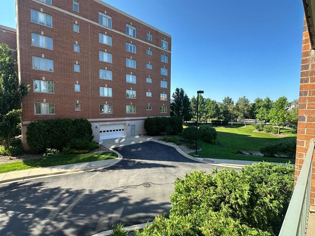 430 S Western Avenue 203, Des Plaines, IL 60016