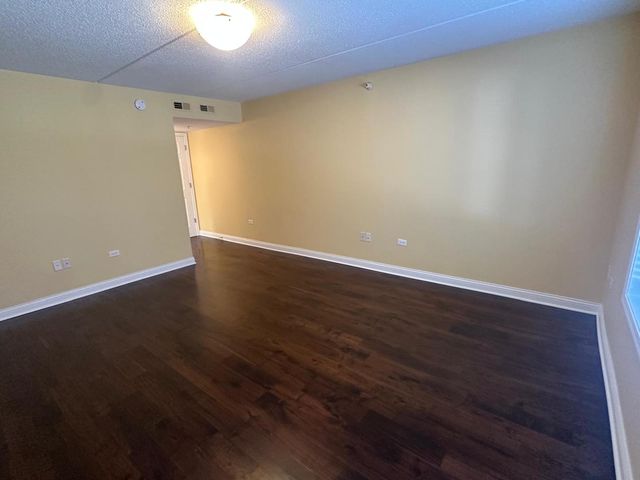 430 S Western Avenue 203, Des Plaines, IL 60016