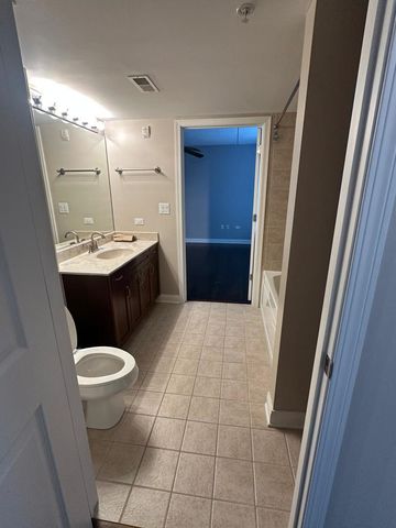 430 S Western Avenue 203, Des Plaines, IL 60016