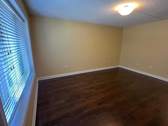 430 S Western Avenue 203, Des Plaines, IL 60016