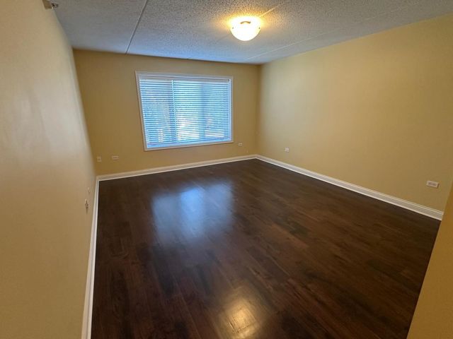 430 S Western Avenue 203, Des Plaines, IL 60016
