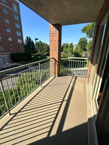 430 S Western Avenue 203, Des Plaines, IL 60016