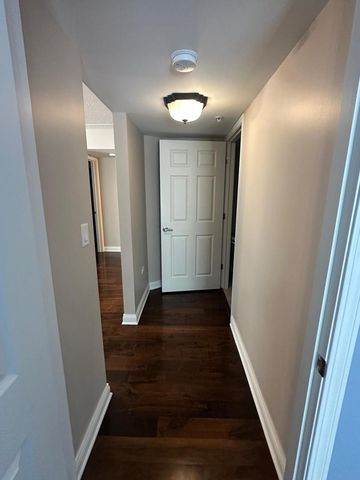 430 S Western Avenue 203, Des Plaines, IL 60016