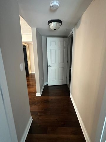 430 S Western Avenue 203, Des Plaines, IL 60016