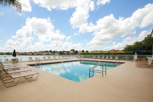 6945 74TH STREET CIRCLE E, Bradenton, FL 34203
