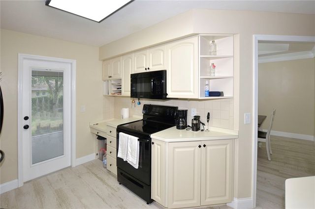 6075 7th Lane, Vero Beach, FL 32968