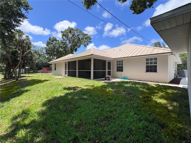 6075 7th Lane, Vero Beach, FL 32968