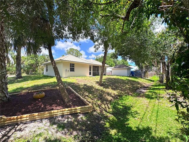 6075 7th Lane, Vero Beach, FL 32968