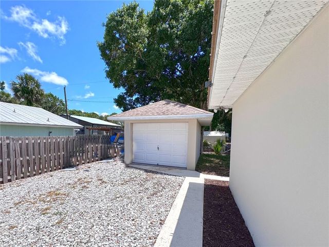 6075 7th Lane, Vero Beach, FL 32968