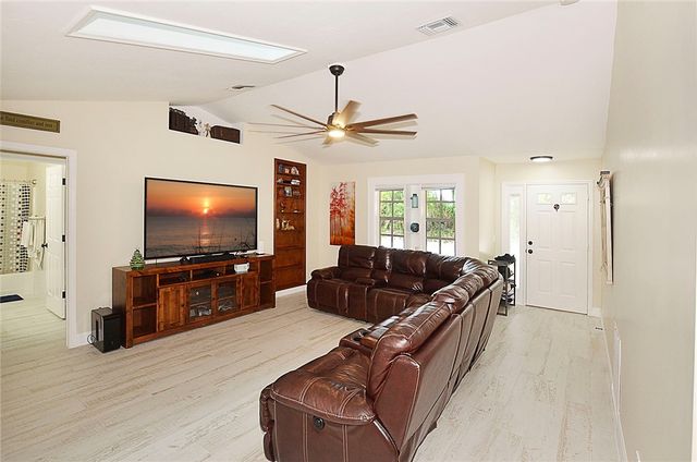6075 7th Lane, Vero Beach, FL 32968