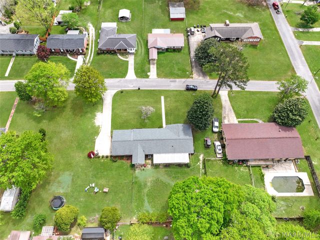 202 Elwyn Avenue, Clanton, AL 35045