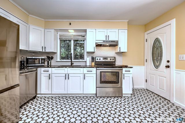 69 Bassett Road, North Haven, CT 06473