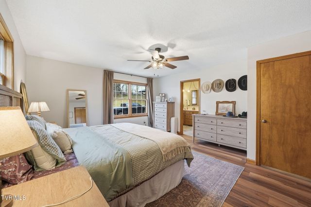 2254 Boones Creek Road, Johnson City, TN 37615