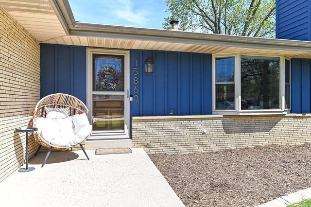 15860 Brookhill DRIVE, Brookfield, WI 53005