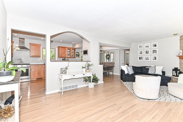 15860 Brookhill DRIVE, Brookfield, WI 53005